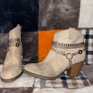 Tan heeled boots